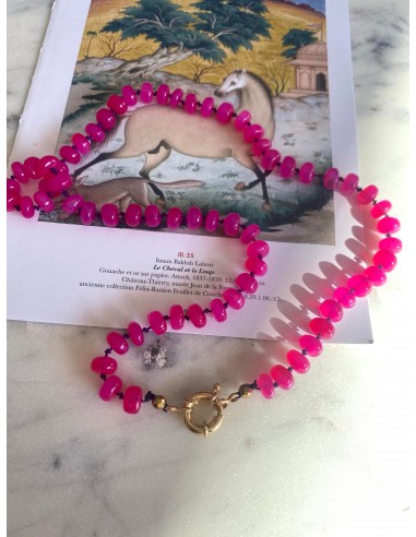 Collier en calcédoine rose fluo en soie Profitez des Offres !