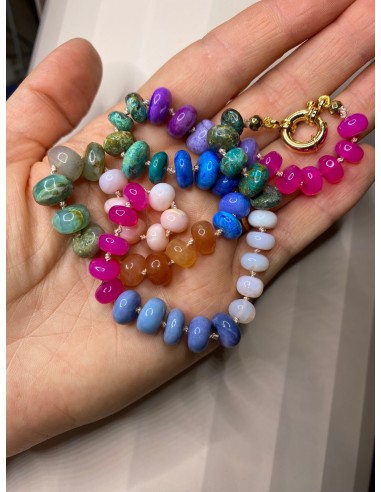 Collier en pierres multicolores en fil de soie 2023